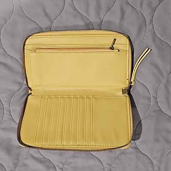 Universal Thread Wallet - Picture 2 of 2